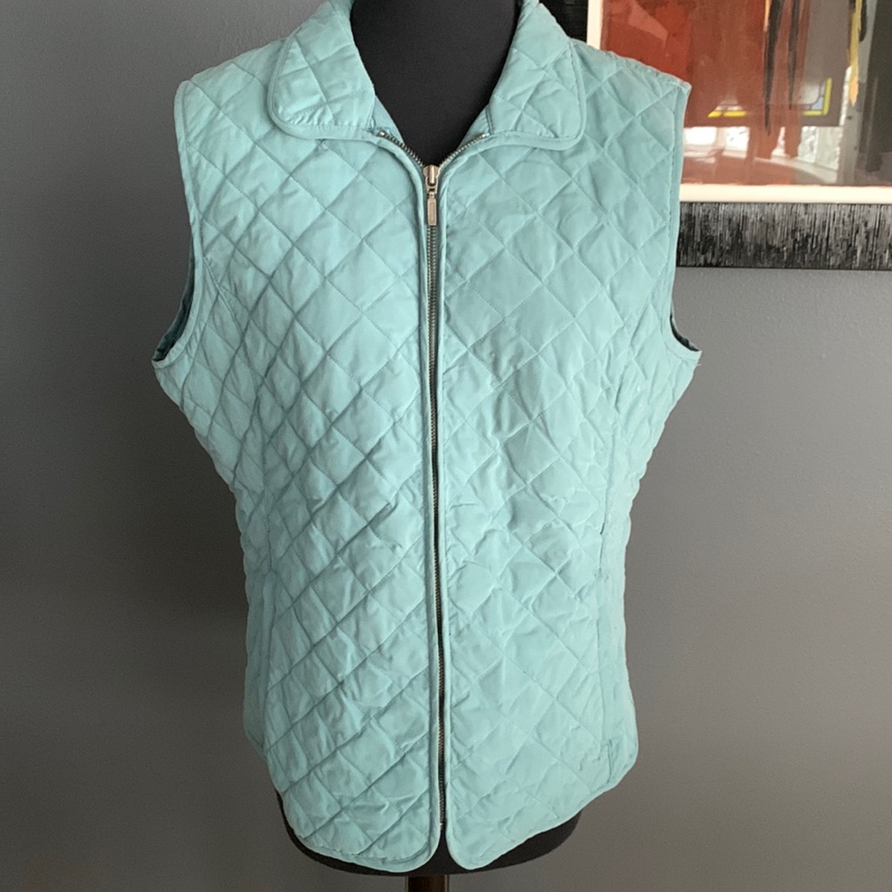 Eddie Bauer sage quilted lightweight zipper front goose down vest. Large.
